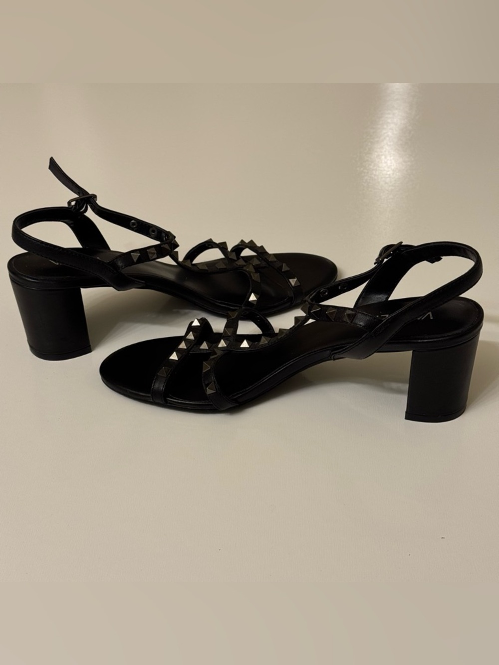Vaneli MIDGE Black Nappa Pyramid-Stud T-Strap Heels Size 8.5 - Picture 3 of 9